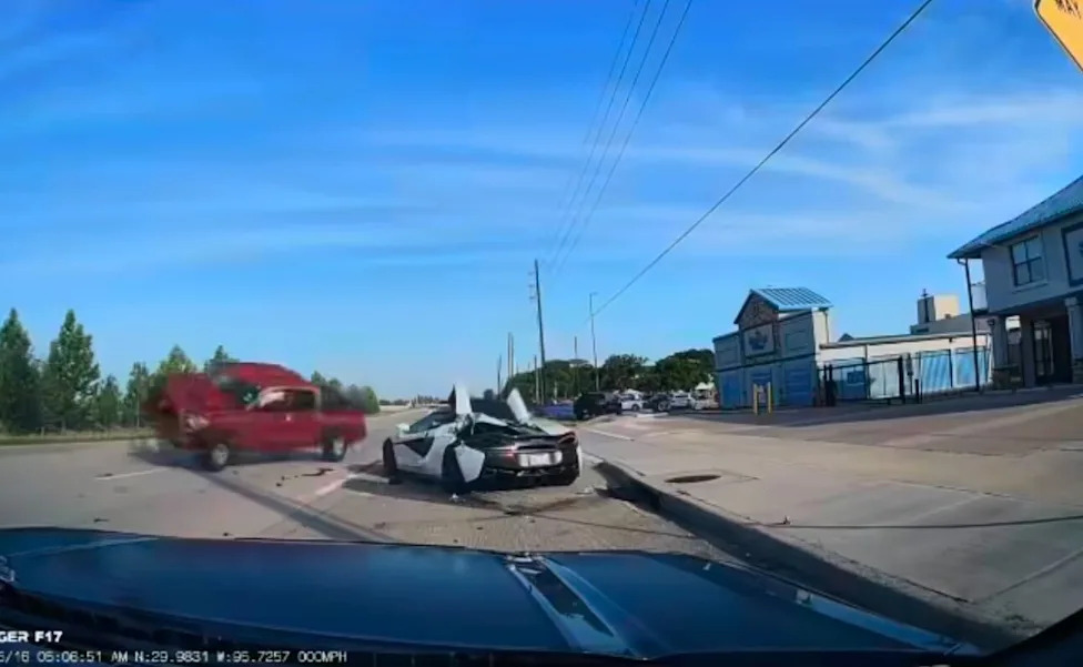 Toyota, Toyota Tacoma, Nissan, Nissan GT-R, McLaren, Toyota Tacoma Driver Obliterates a Nissan GT-R and McLaren 570S Spider at Texas Cars and Coffee Event
