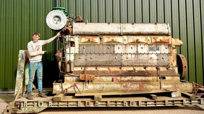 YouTuber Brings Giant 102.4 Liter Diesel Engine Back To Life After Years Of Rust &amp; Inactivity