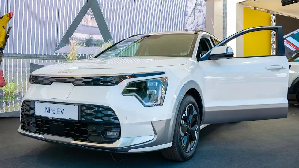 Kia Niro EV, Kia, Kia Niro, Car expert says one EV stands out on bang for buck with leasing: the Kia Niro EV at $239 a month