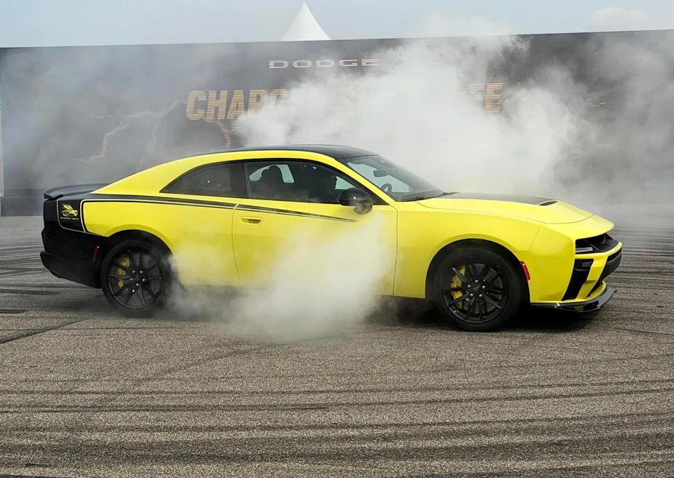 Dodge Charger Gets a Stunning New Paint Color Borrowed From the Durango