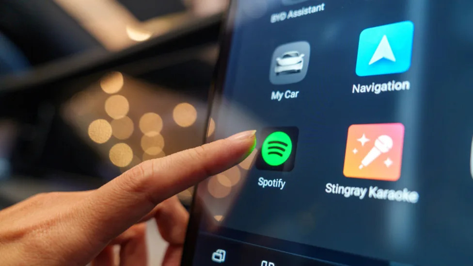Android Auto's Wavy Audio Line Is Leaving Users Conflicted