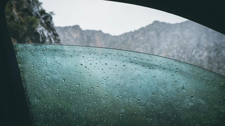 3 Tips &amp; Tricks To Stop Your Windows From Fogging Up