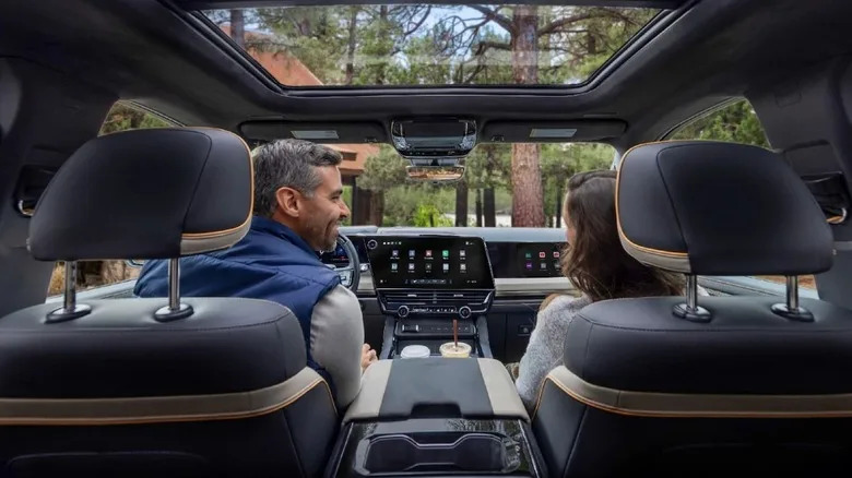 GM Finds Splitscreen Solution For CarPlay And Android Auto