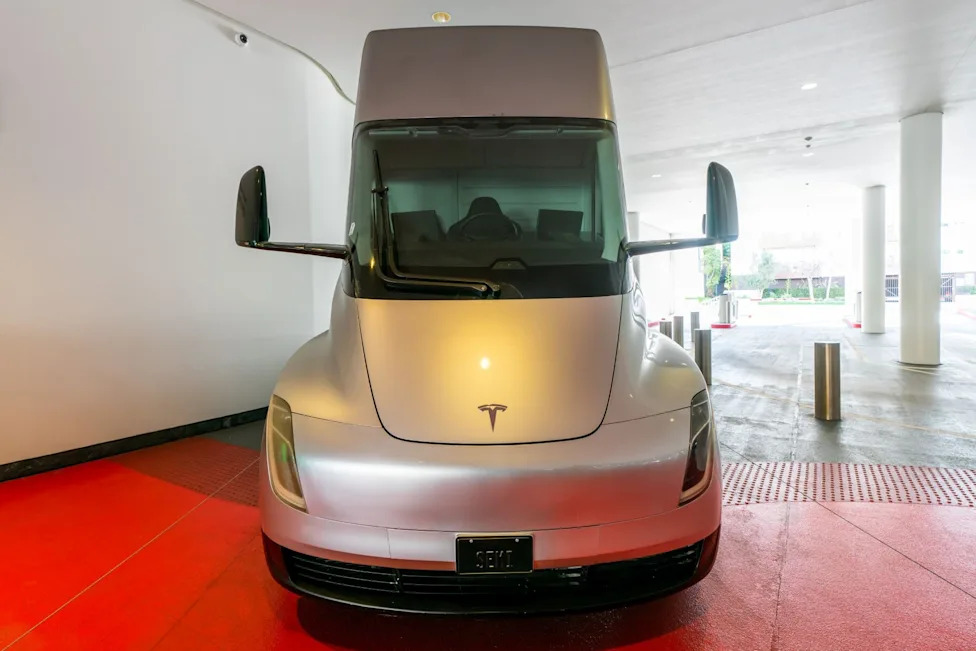 Tesla, In California, Tesla says its 500-mile Semi can match diesel schedules and haul 45,000 pounds