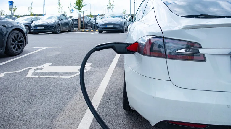 What Happens If A Tesla Battery Drains To Zero? (And Would It Be Bad For Its Health?)