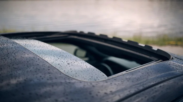 What's Causing So Many Car Sunroofs To Shatter Without Warning?