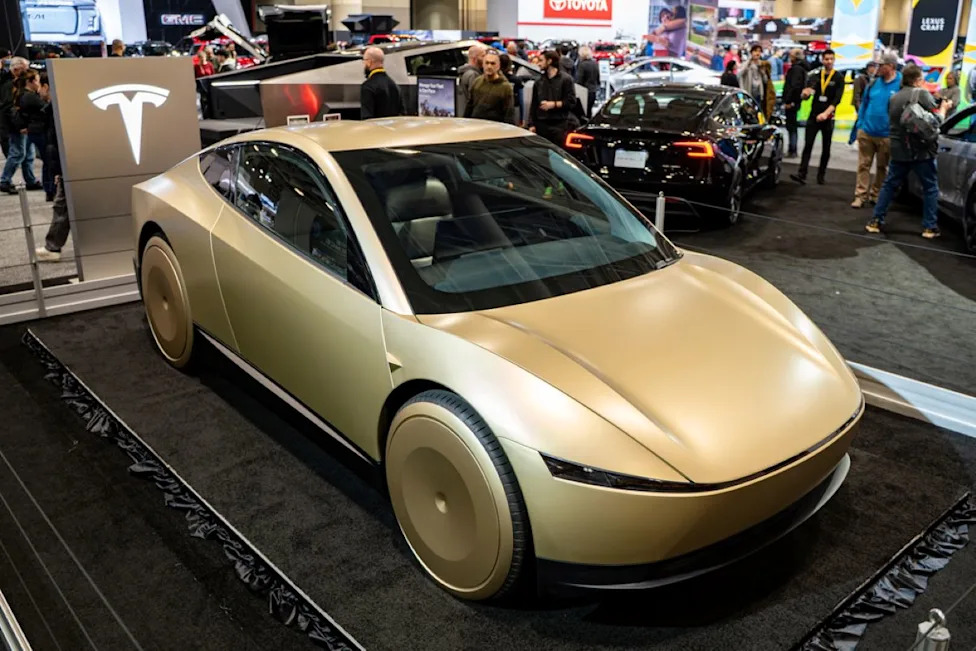 Tesla, Tesla Is Testing a Cybercab With No Steering Wheel or Pedals on Austin Roads