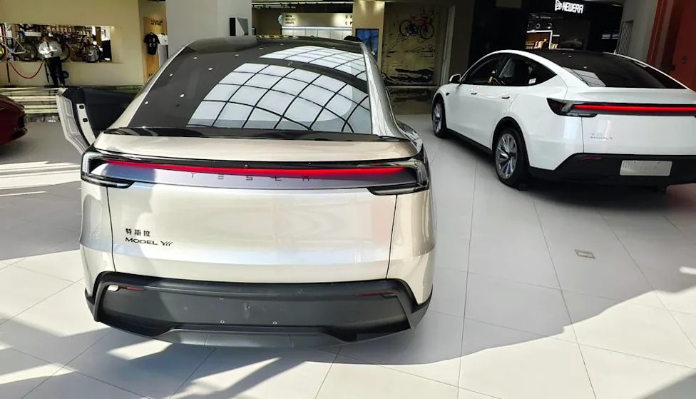 Bigger Tesla Model Y L U.S. Delivery Date (Hint: Not This Summer)