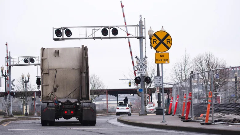 Why Railroad Crossing Signs Are X-Shaped, And What The Crossbuck Actually Means