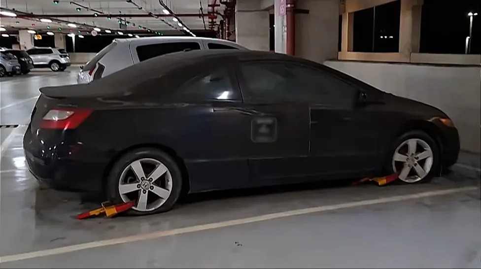 A Rare Honda Civic Racked Up A $35,000 Airport Parking Bill That Nobody Can Collect