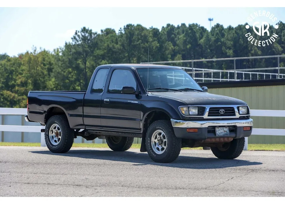 This No-Reserve 1997 Toyota Tacoma Is a Reminder of When Small Trucks Stayed Small