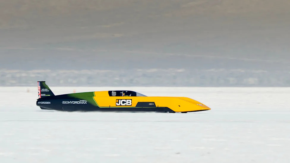 Hydrogen-powered 'rocket car' tops 400 mph in record-breaking test (video)