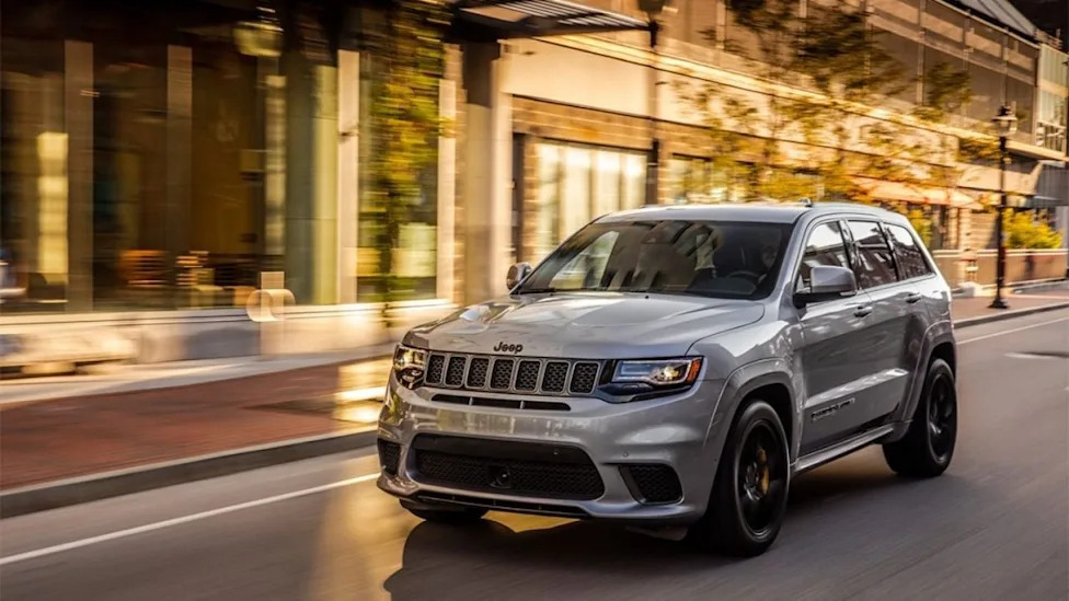 A Mechanic Wasn't Happy That Jeep Put a Grand Cherokee's Battery Under the Passenger Seat