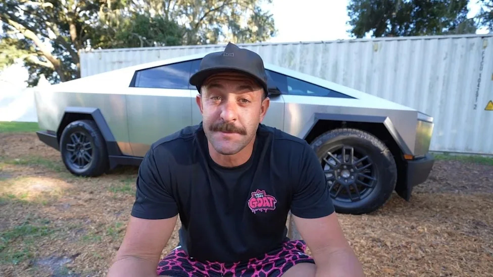 This Man Said His New Tesla Cybertruck Was a "Greasy Disaster"