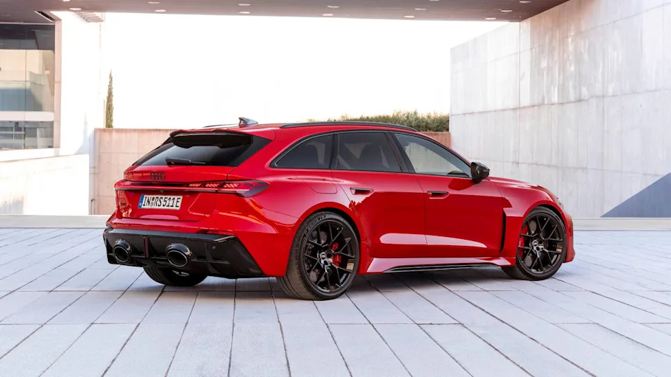Audi RS 5 Avant Has 107 More HP Than the BMW M3 Touring, and Still Loses