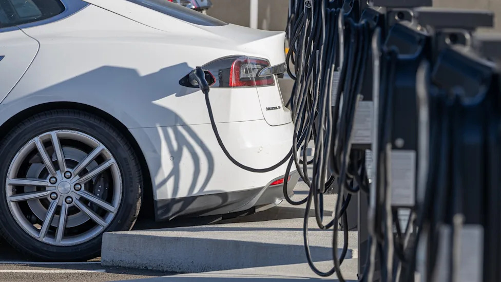 Future EV owner asks about apartment charging in the US, and drivers say free plugs are vanishing