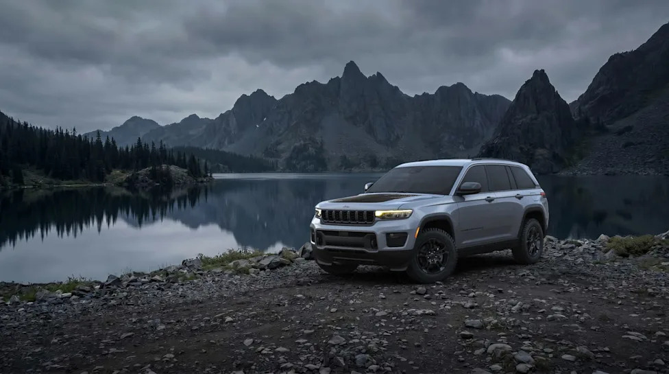 This New Trim for the Jeep Grand Cherokee Is a Trailhawk-Lite for Under $50K
