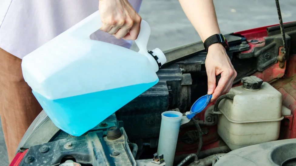 How To Make Your Own Windshield Washer Fluid (And Why You Should)