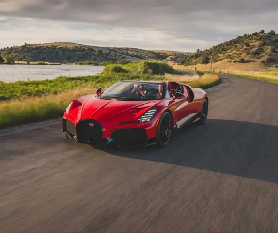 Bugatti, Final Roadgoing W16: 2025 Bugatti Mistral Heads to RM Sotheby's Monterey Sale