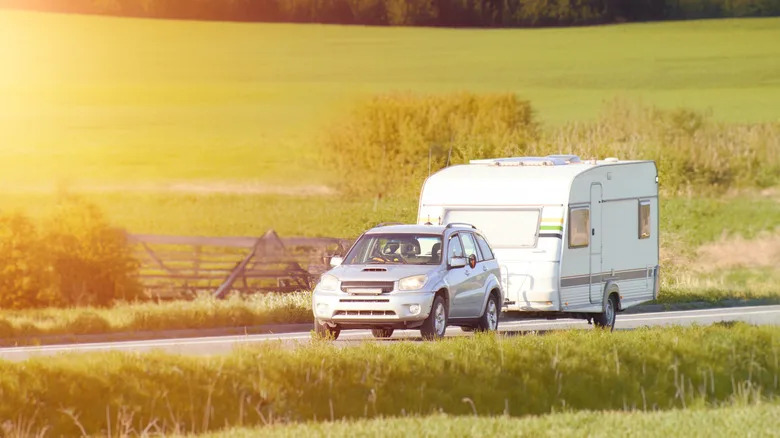 Here's What You Should Do If Your Trailer Starts Swaying While Towing