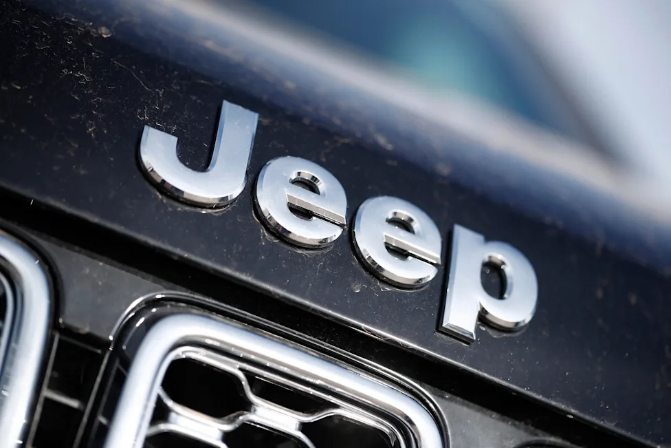 Chrysler, Chrysler recalls more than 1 million Jeeps it says could catch fire