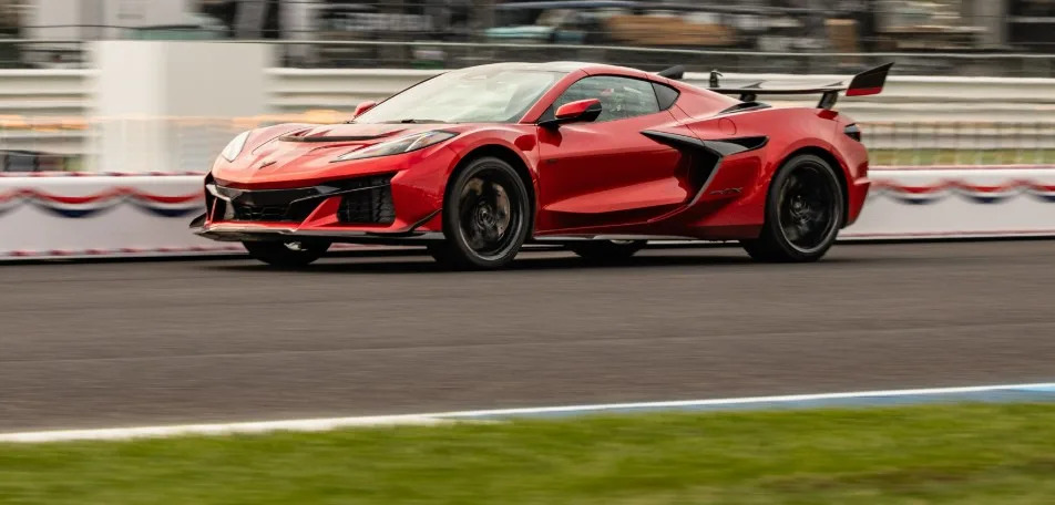 Video: Corvette ZR1X Blew 250 Candles to Celebrate America’s Anniversary
