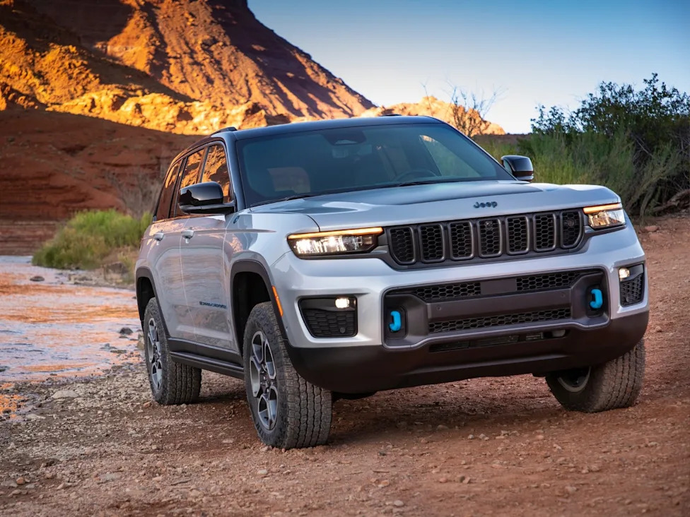 Jeep Recalls 328,381 Grand Cherokees for a Problem Two Recalls Didn’t Fix