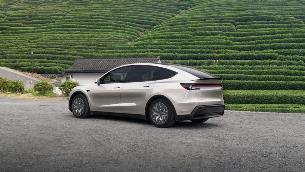 EPA Gives Model Y L Premium AWD More Range Than Tesla's Own Configurator