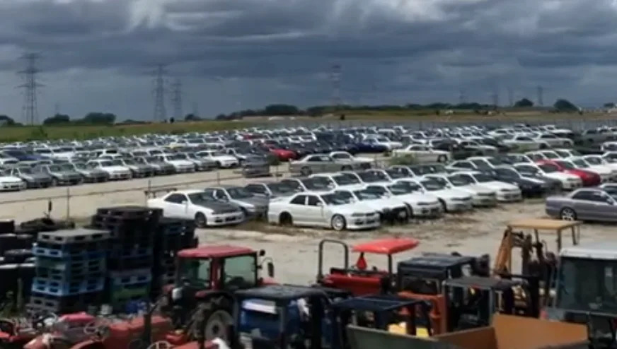 This Mysterious Japanese Lot Is Filled With Hundreds of Nissan Skyline GT-Rs