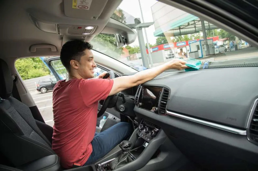 How to get your car windscreen really clean - and cut the glare