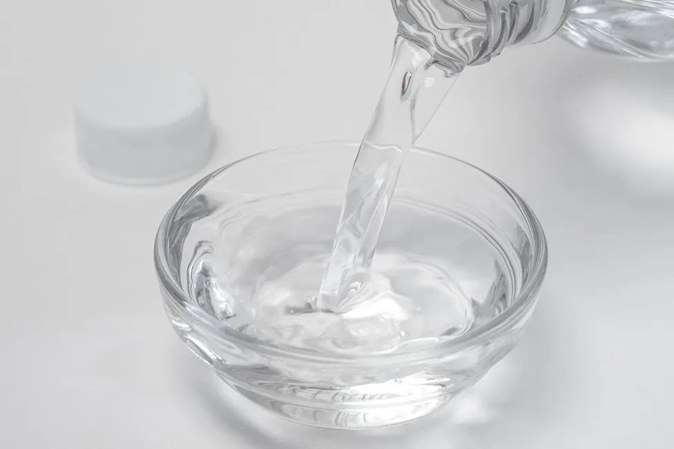 Can You Use White Vinegar to Clean a Car Windshield? Auto Experts Weigh In