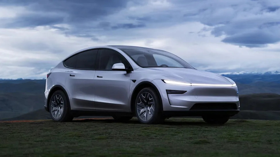 Tesla Is Rolling Out FSD V14.3.9 With Automatic Collision Evasion Feature