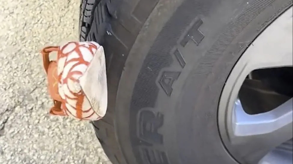 Woman's Ford Bronco Comes off Worst After She Ran Over a High Heel