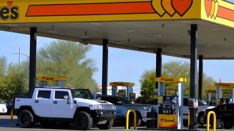 Can You Park A Car At A Truck Stop?