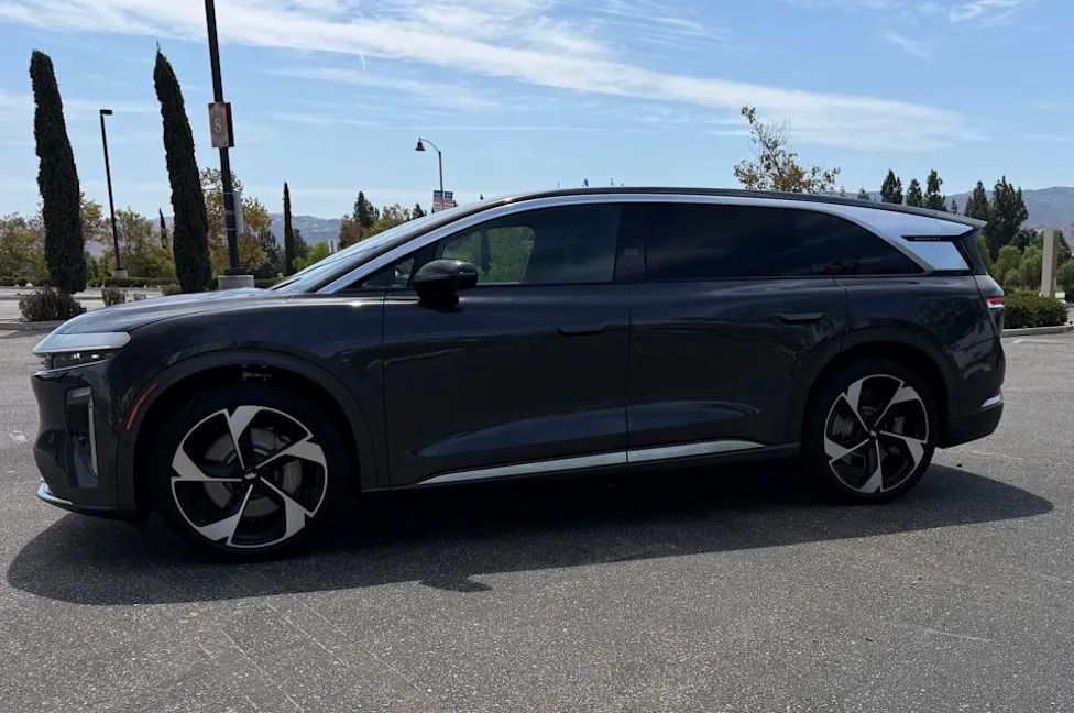 Heads Up, Tesla: Lucid’s DreamDrive Is Gaining Ground
