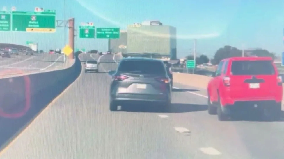 Minivan Driver Turns a Lane Change Into a Game of Chicken in Dashcam Footage
