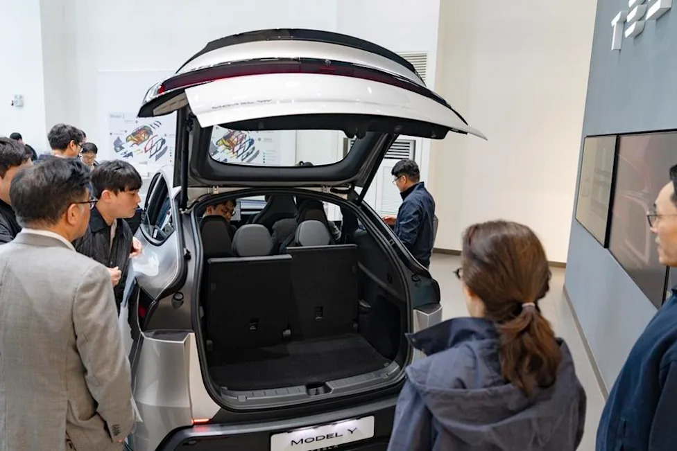 Larger Tesla Model Y L Due For U.S. Debut