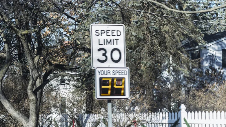 Those Electronic Speed Limit Signs Can See How Fast You're Going Without A Camera: Here's How