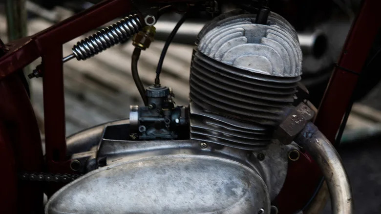 Why Are Single Cylinder Motorcycle Engines Called 'Thumpers'?