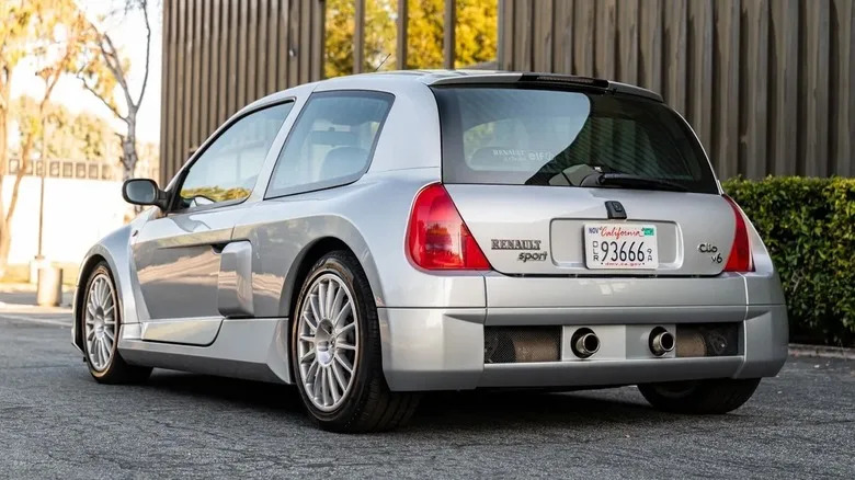 You Need This Mid-Engine Renault Clio V6 That's Already Been Imported, Not A 401(k)