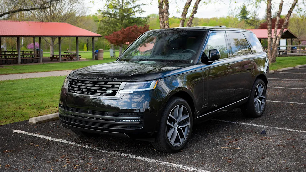 You Can’t Buy a New Defender, Discovery, or Range Rover — and It’s Because of the Airbags