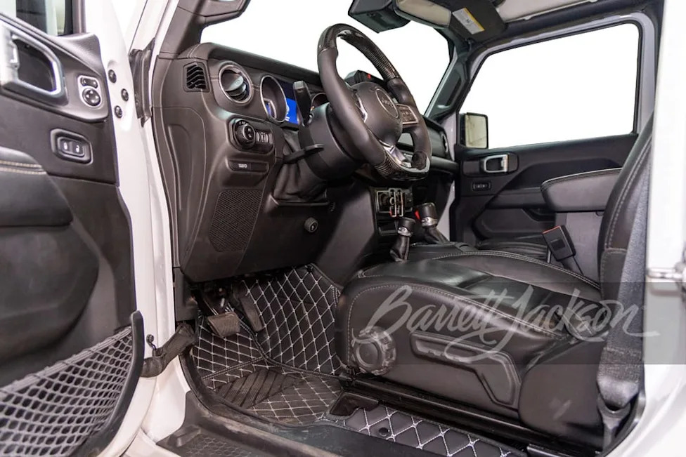 Barrett-Jackson Is Selling a 2020 Jeep Gladiator Custom 6x6 Built by Maxximum Industries