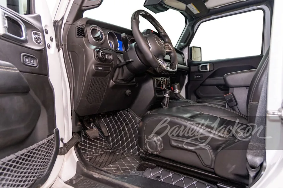 Barrett-Jackson Is Selling a 2020 Jeep Gladiator Custom 6x6 Built by Maxximum Industries