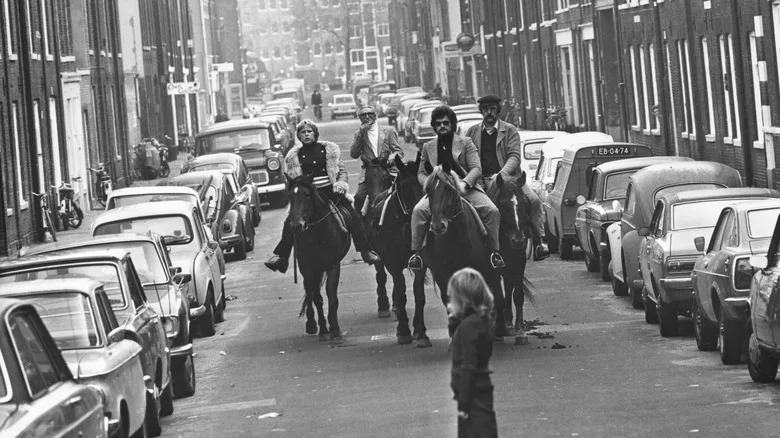 When Sunday Driving Bans Hit The Netherlands In 1973, People Rode Horses On The Highway