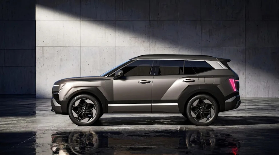 The 2027 Hyundai Tucson Breaks Cover with a Boxier Look and Big SUV Attitude