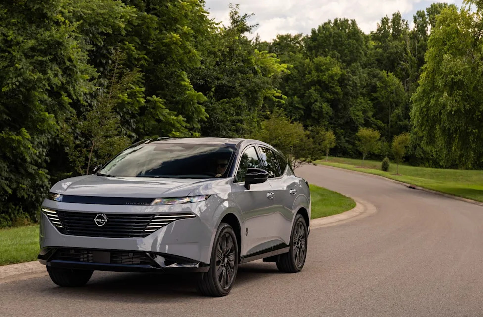 2027 Nissan Murano Drops the Base SV Trim, but the SL Trim Gets a Price Cut