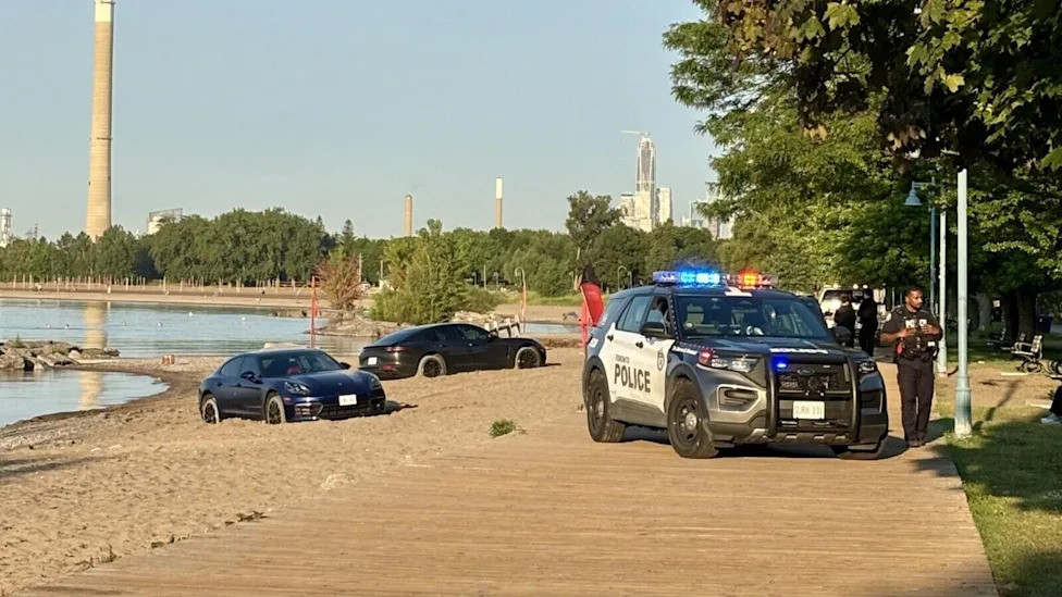 Someone Managed To Get Two Porsche Panameras Stuck On A Beach