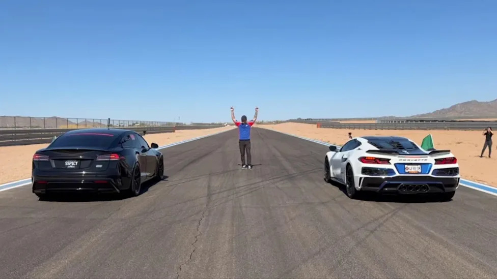 This is what happens when you race a Chevy Corvette ZR1X against a 'spicy' tuned Tesla Model S Plaid