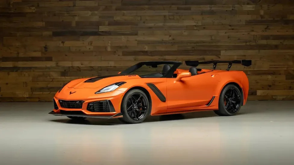 Corvette Group, Old and New: 1963 Split-Window and 2019 ZR1 Headline for Sale at Kruse Auctions