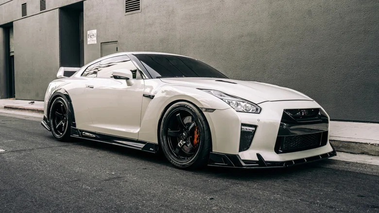 What Makes V6 Engines Sound So Different From V8s?